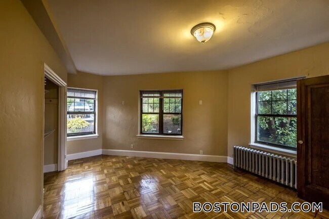 2 Elmwood Ave in Winchester, MA - Building Photo - Building Photo