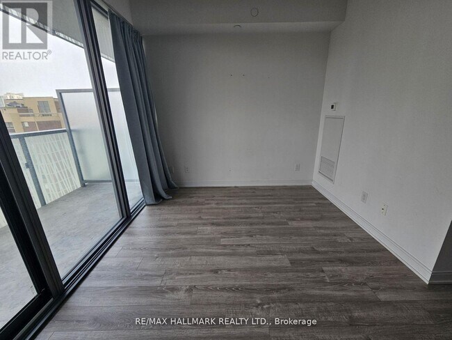 50A-2250 Charles St E in Toronto, ON - Building Photo - Building Photo