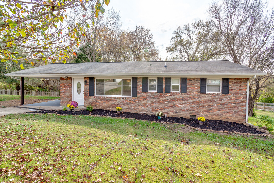 6608 Langston Dr in Knoxville, TN - Building Photo