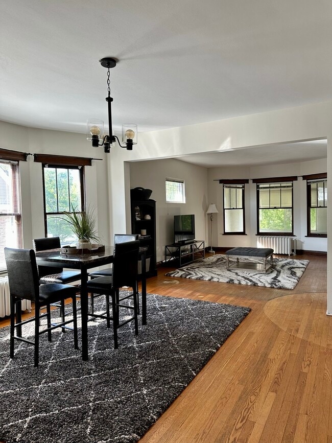 845 Oakwood Ave in Lake Forest, IL - Building Photo - Building Photo