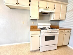 1 W Cumberland in Tishomingo, OK - Building Photo - Building Photo
