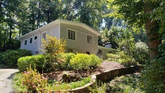 3857 Land O Lakes Dr NE in Atlanta, GA - Building Photo