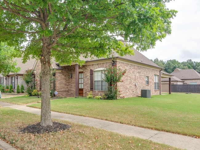 1934 Rochelle Ln in Cordova, TN - Building Photo - Building Photo