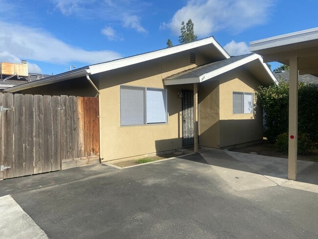 property at 2724-2728 S Sallee Ct