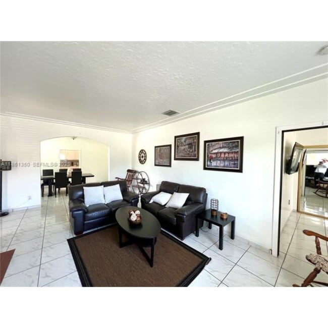 2235 SW 23rd Ave in Miami, FL - Foto de edificio - Building Photo