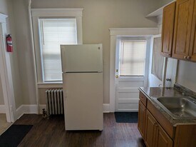 125 Main St in South River, NJ - Building Photo