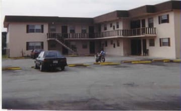 5899 SW 36th Ct in Davie, FL - Building Photo - Building Photo