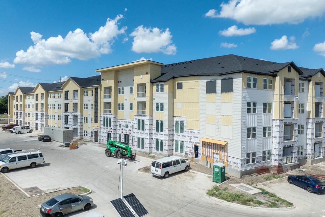 Huntington Place Seniors Garland in Garland, TX - Building Photo