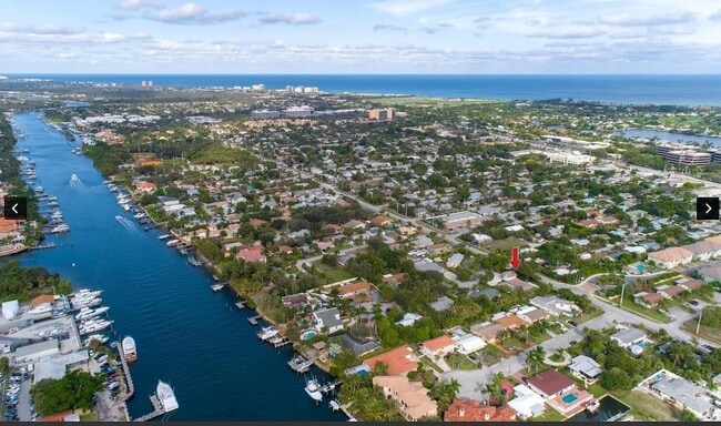 2016 Joy-Rene Ln, Unit 2 in North Palm Beach, FL - Foto de edificio - Building Photo