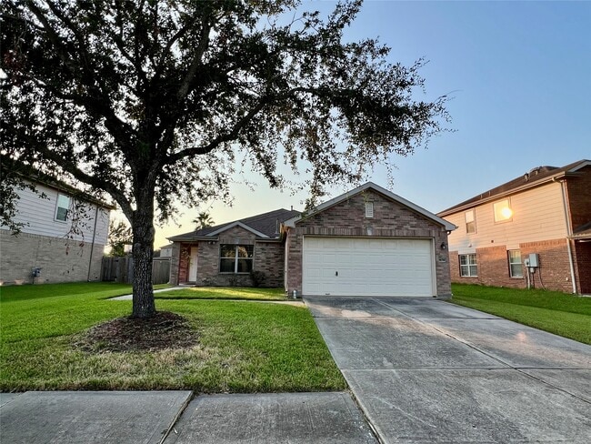 16750 Bending Creek Ln in Friendswood, TX - Building Photo - Building Photo