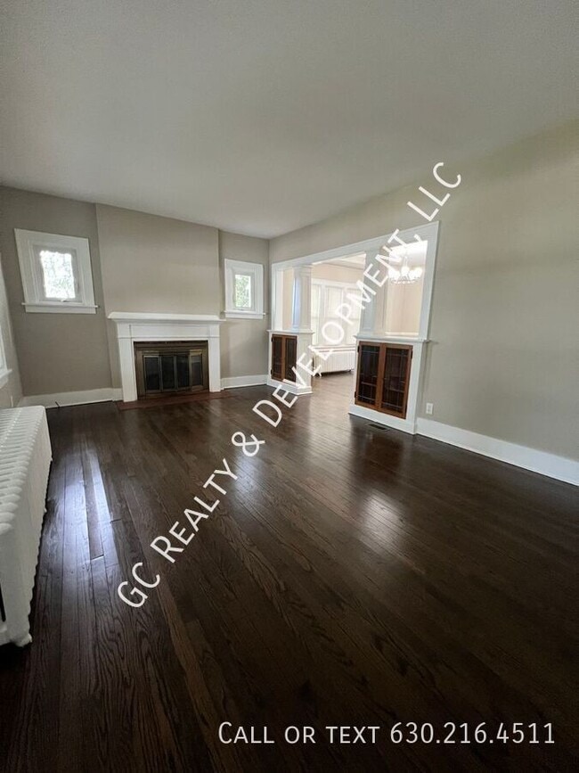 2317 Maple Ave in Downers Grove, IL - Building Photo - Building Photo