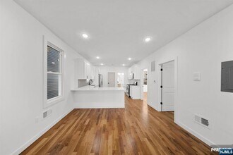 319 William St in Harrison, NJ - Building Photo - Building Photo