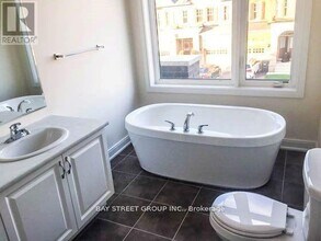 18 Military Cres in Brampton, ON - Building Photo - Building Photo