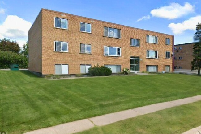 Hilltop in Sault Ste Marie, ON - Building Photo - Building Photo