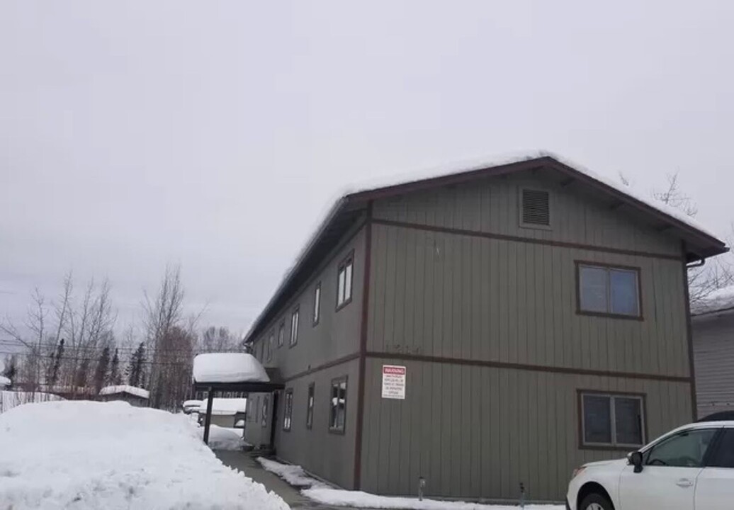 1214 Twentieth Ave-Unit -D in Fairbanks, AK - Building Photo