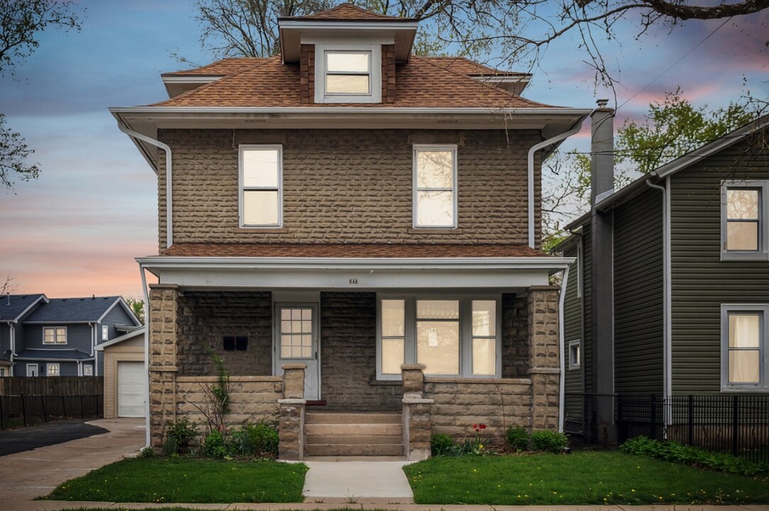 544 E New York St, Unit 1 in Aurora, IL - Building Photo