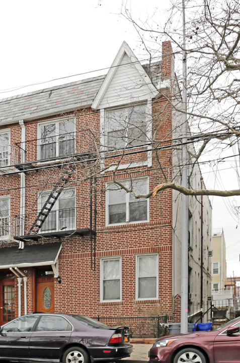 21-19 24th Ave in Astoria, NY - Building Photo