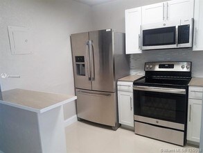 8350 Sunrise Lakes Blvd-Unit -201 in Sunrise, FL - Foto de edificio - Building Photo