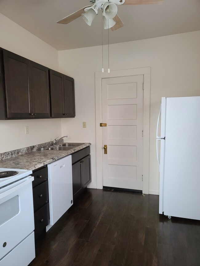 19 Penn St, Unit #2 in Battle Creek, MI - Foto de edificio - Building Photo
