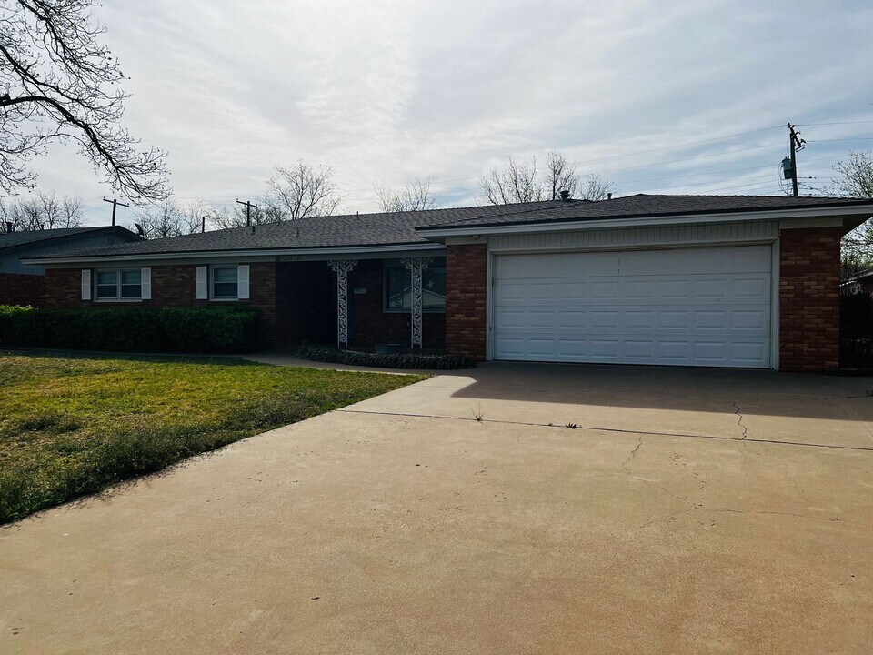 2117 65th St in Lubbock, TX - Building Photo