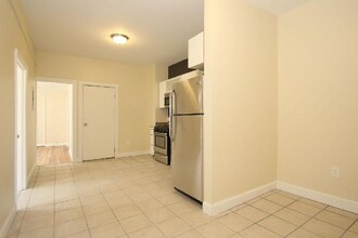 114 Everett St, Unit 3 in Boston, MA - Foto de edificio - Building Photo