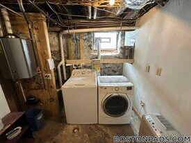 17 Holman St in Boston, MA - Building Photo