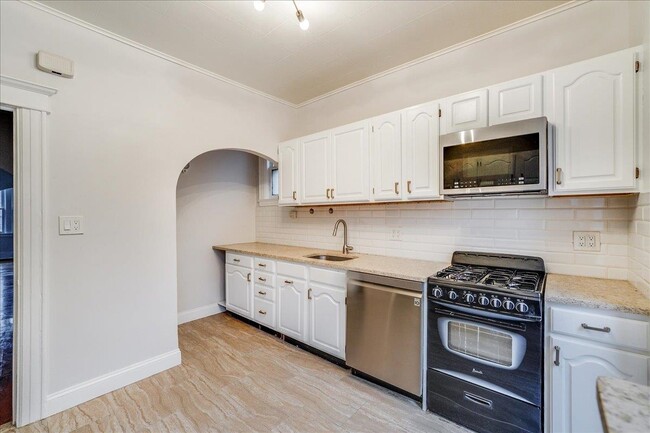 654 JFK Blvd E in Weehawken, NJ - Building Photo - Building Photo