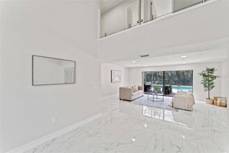 4520 Pine Hollow Dr in Tampa, FL - Building Photo - Building Photo