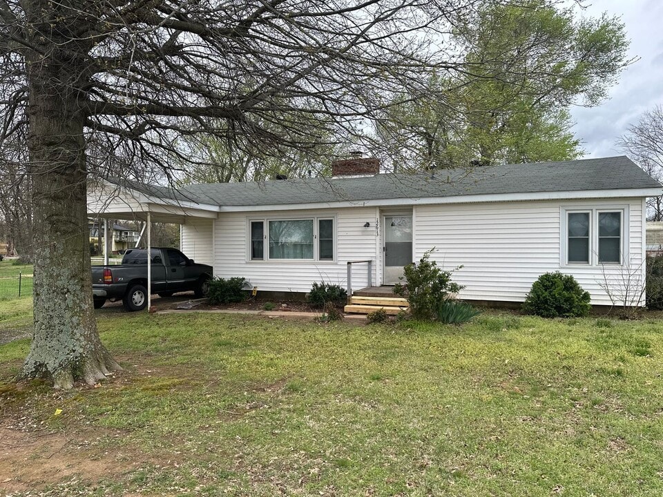 12613 Bethal Blacktop Rd in Farmington, AR - Building Photo
