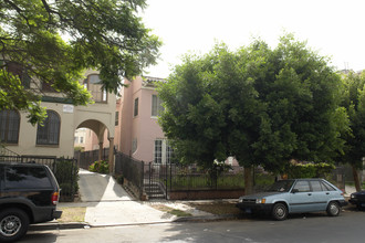 238 S Kenmore Ave in Los Angeles, CA - Foto de edificio - Building Photo