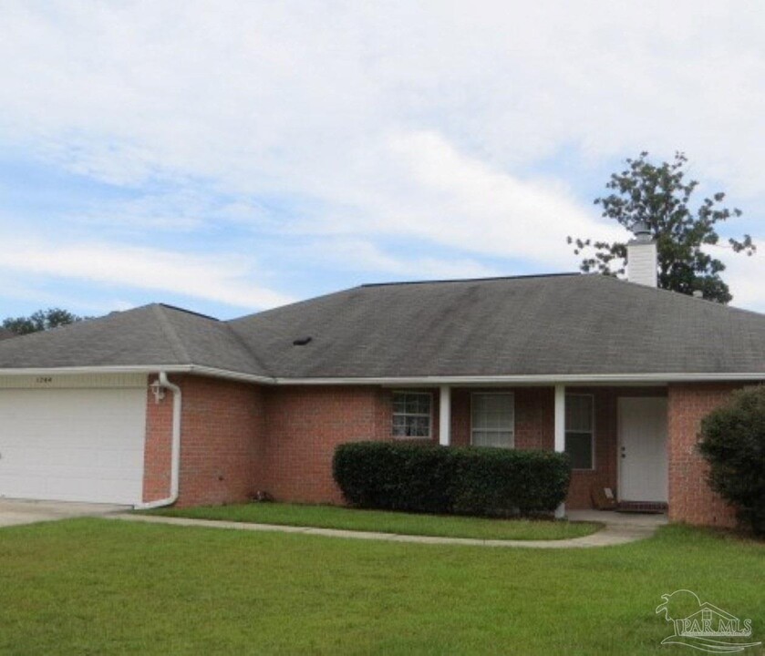 1744 Cedrus Ln in Pensacola, FL - Building Photo