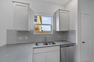 7313 Spotted Leaf Wy in Austin, TX - Building Photo - Building Photo