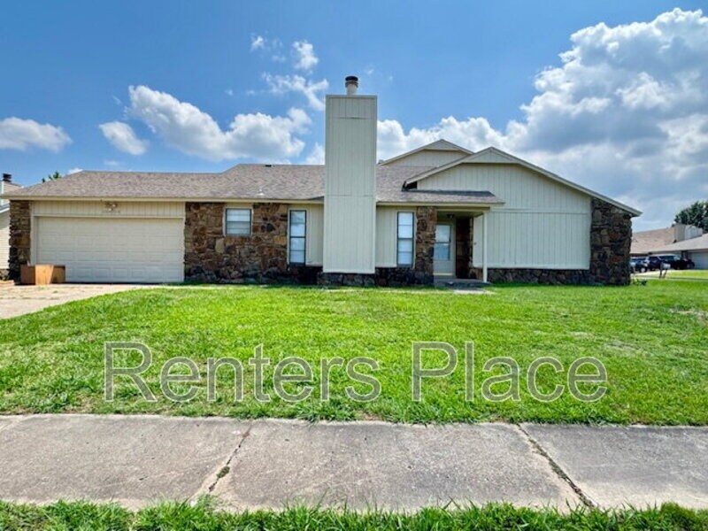 13002 E 39th St in Tulsa, OK - Building Photo
