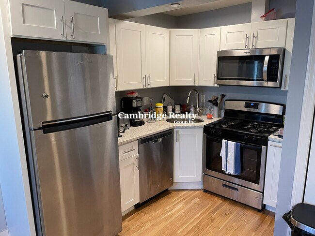 87 Munroe St, Unit 3A