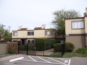 Silver Creek Townhomes in Rancho Cordova, CA - Building Photo - Building Photo