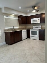 4108 SE 8th Ave in Cape Coral, FL - Foto de edificio - Building Photo