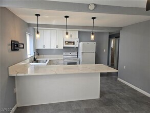 1037 June Ave in Las Vegas, NV - Building Photo - Building Photo