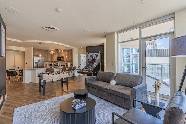 44 W Monroe St in Phoenix, AZ - Building Photo - Building Photo