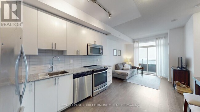 7900 Bathurst St in Vaughan, ON - Building Photo - Building Photo