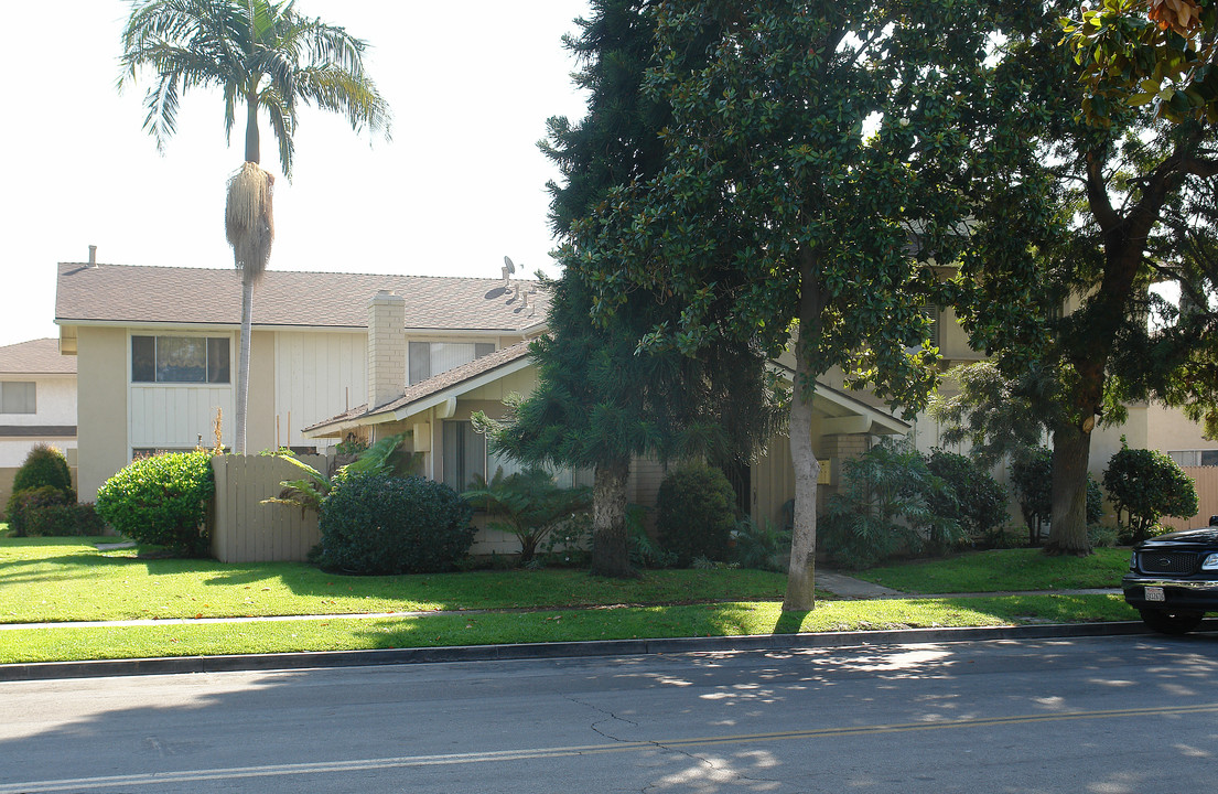 1204 S Athena Way in Anaheim, CA - Building Photo