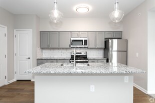 307 W Johnstown Rd in Gahanna, OH - Building Photo