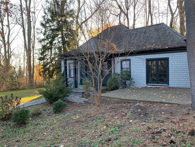 507 Centre Island Rd in Oyster Bay, NY - Foto de edificio - Building Photo