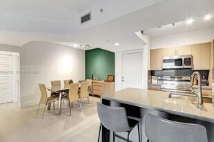 18800 NE 29th Ave, Unit 517 in Miami, FL - Building Photo