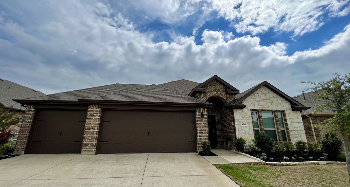 3057 Maverick Dr in Heath, TX - Building Photo