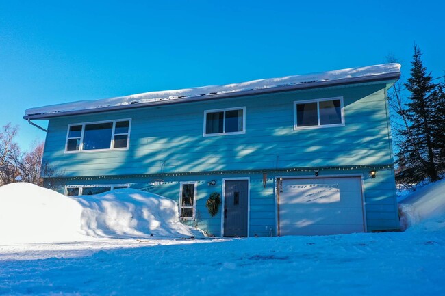 7246 Old Hillside Way in Anchorage, AK - Foto de edificio - Building Photo