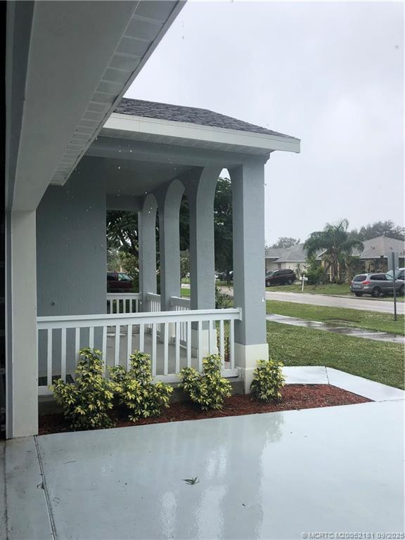 4567 SE Murray Cove Cir in Stuart, FL - Building Photo - Building Photo