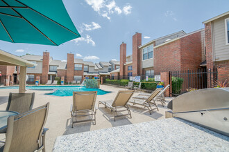 Amberly Village Townhomes in Garland, TX - Foto de edificio - Building Photo