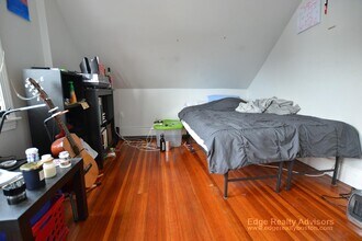 46 Long Ave, Unit 2 in Boston, MA - Foto de edificio - Building Photo
