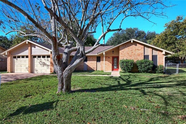 1609 Castlewood Ct in Taylor, TX - Building Photo - Building Photo