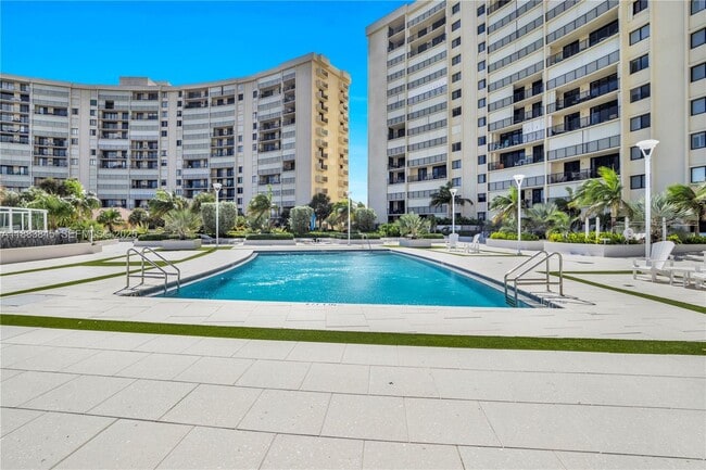 200 Ocean Trail Way in Jupiter, FL - Foto de edificio - Building Photo